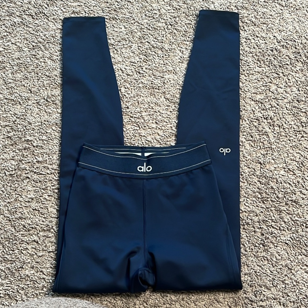 Alo navy airlift high waist suit up leggings measure to a size XXS